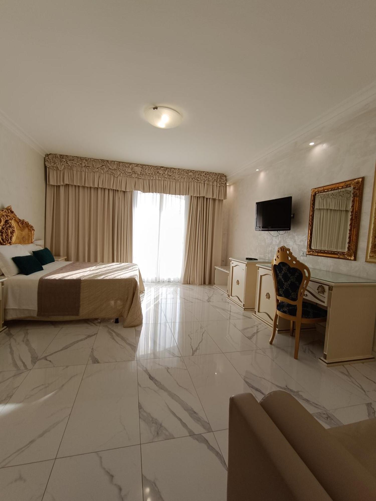 Hotel Paradise Порто-Чезарео Экстерьер фото